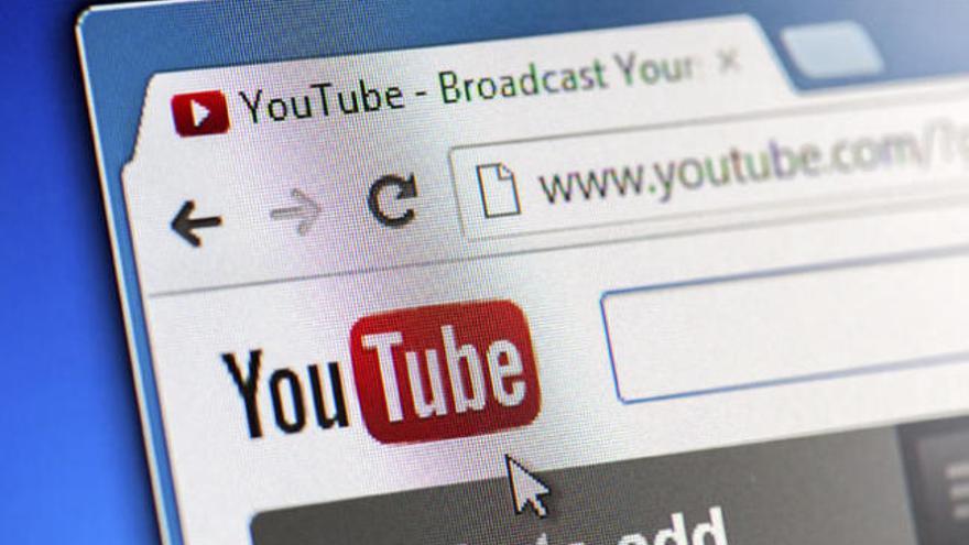 Denuncian a Youtube por negarse a retirar insultos racistas