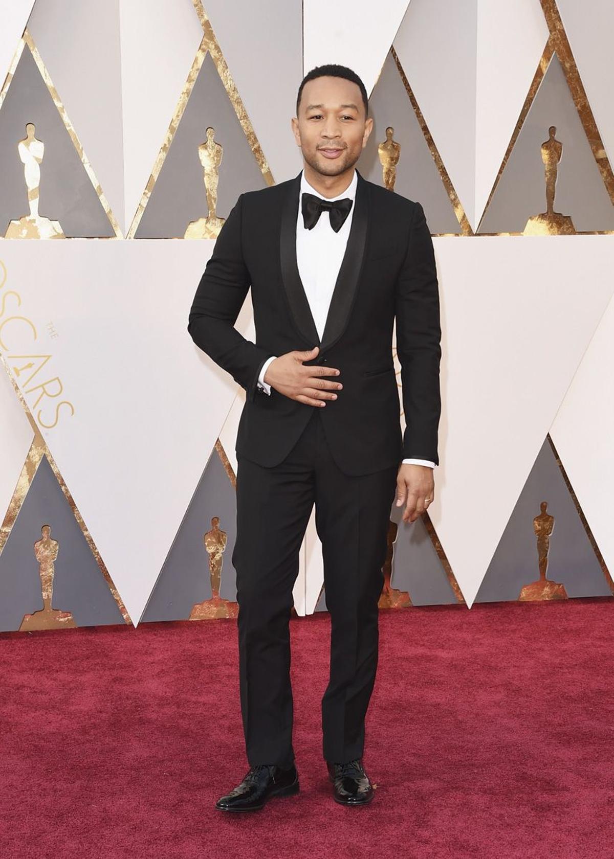 Premios Oscar 2016: John Legend con traje de Paul Smith