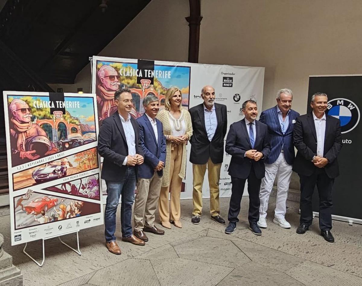 Tras la presentación, los responsables de la prueba y el alcalde posaron. | | E. D.