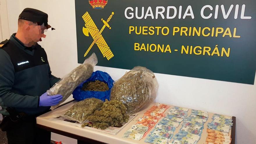 La droga incautada en el puesto principal de la Guardia Civil. // G.C.