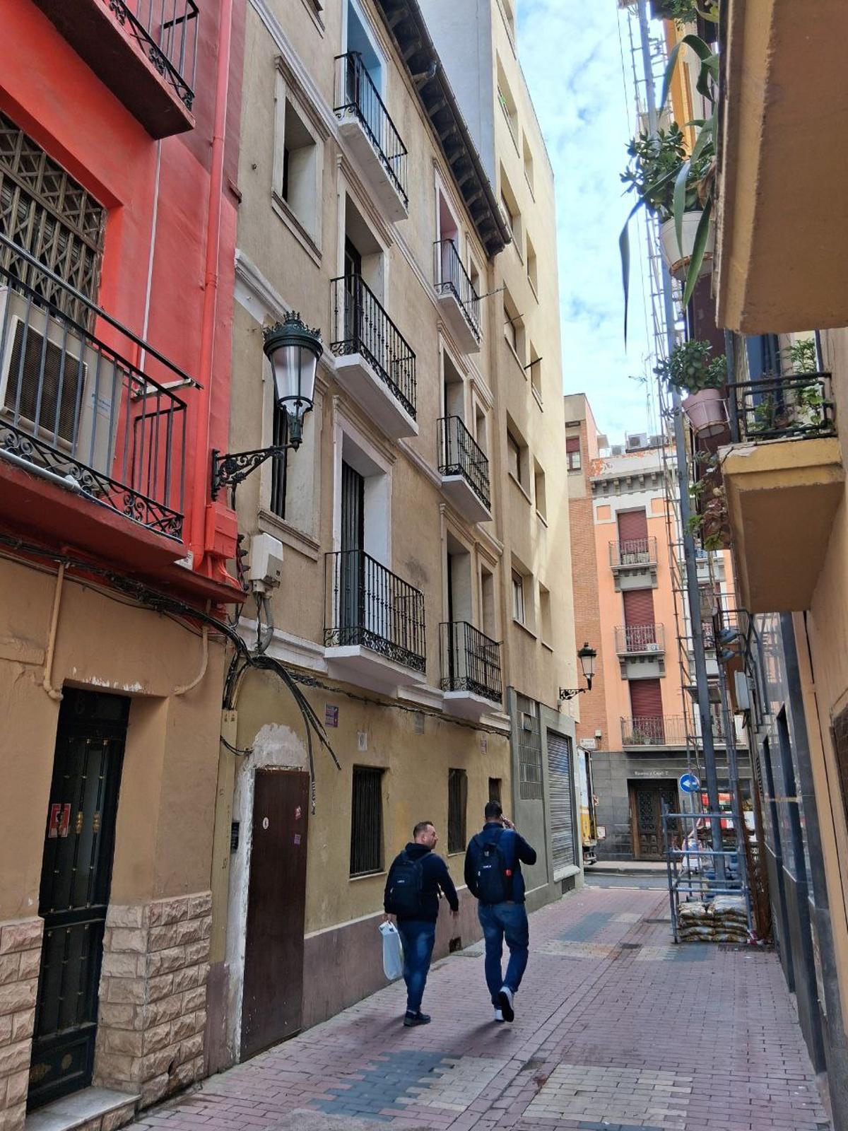 Fachada de la casa de la calle Agustina de Aragón número 6.