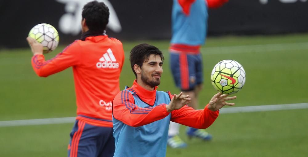 Último entrenamiento del Valencia antes del partido contra el Real Madrid