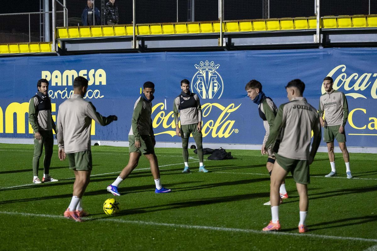 Imagen del primer entrenamiento con Pedraza, Mouriño y Foyth.