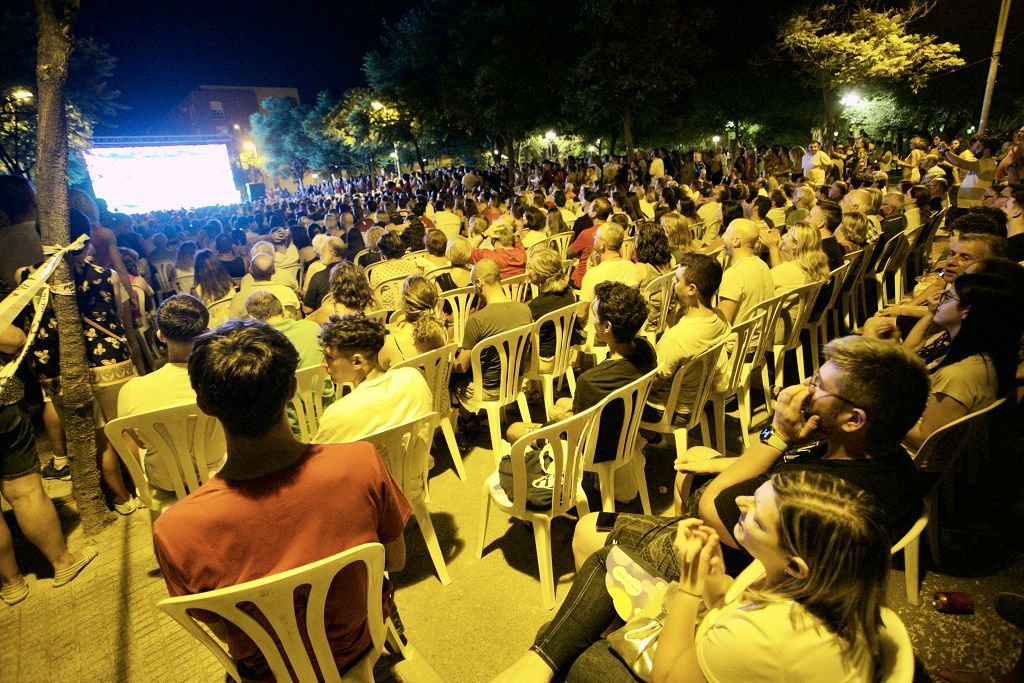 Los vecinos de El Palmar sigue a Alcaraz a través de una pantalla gigante