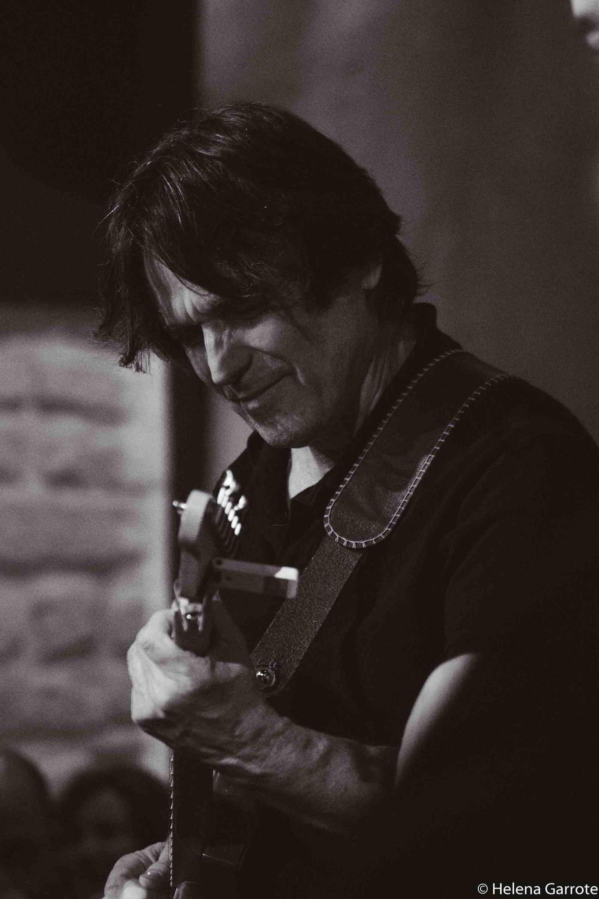 Ovidio López Trío llena de jazz íntimo Entre Bambalinas en Alicante