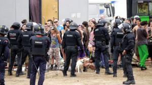 Els Mossos desallotgen la ‘rave’ d’Ivars de Noguera (Lleida)