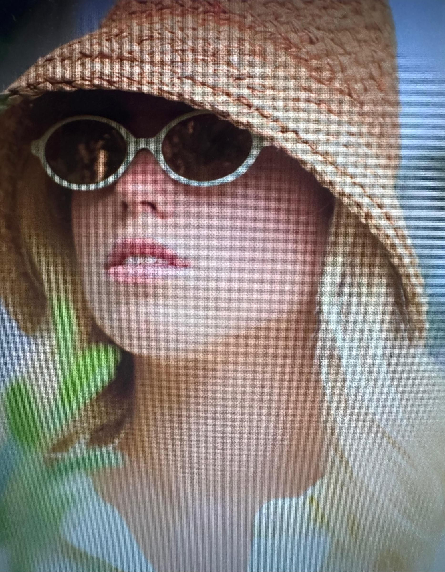 Sombrero de rafia de la serie Sirenas de Netflix