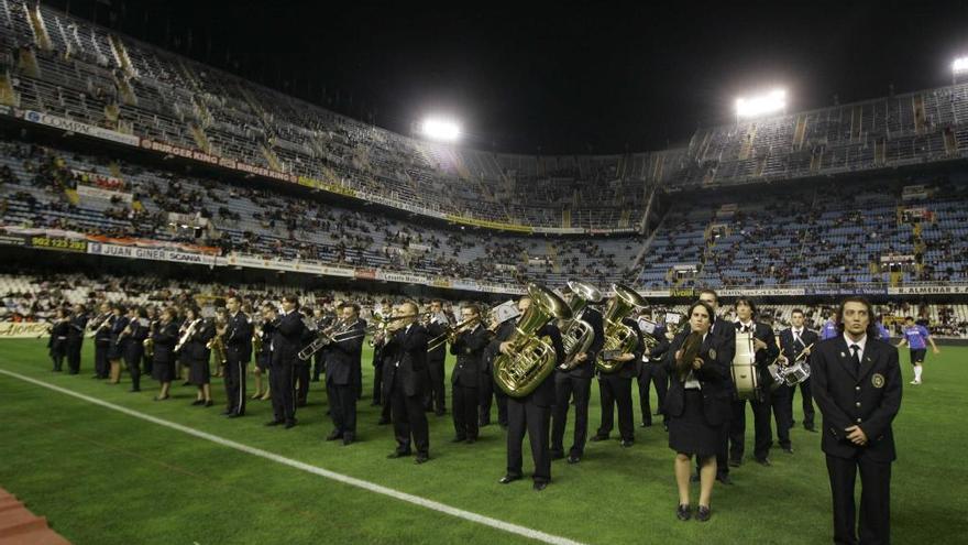 Una banda de música, en Mestalla.