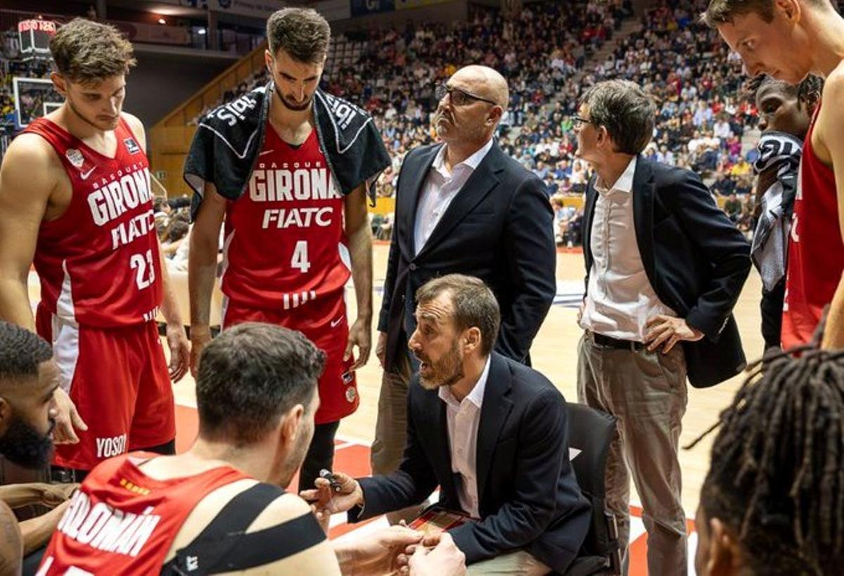 Salva Camps, dando instrucciones a sus jugadores