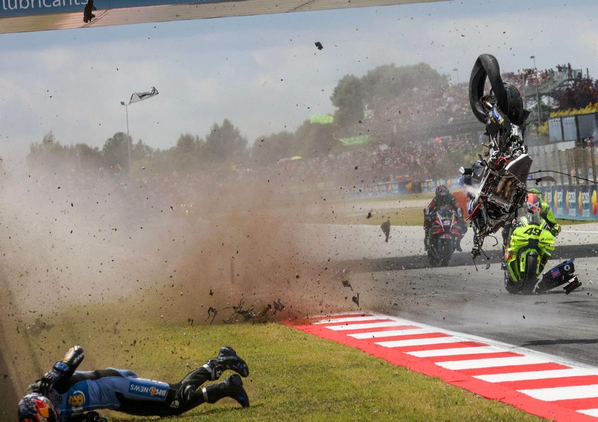 Àlex Márquez i Zarco acaben a l’hospital en un GP esgarrifós