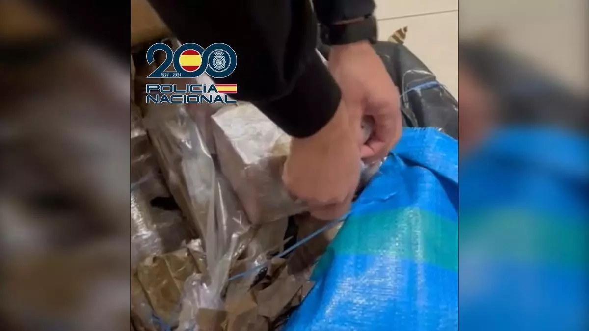 Detenido en el Puerto de Arrecife en Lanzarote con casi una tonelada de hachís oculta en un furgón