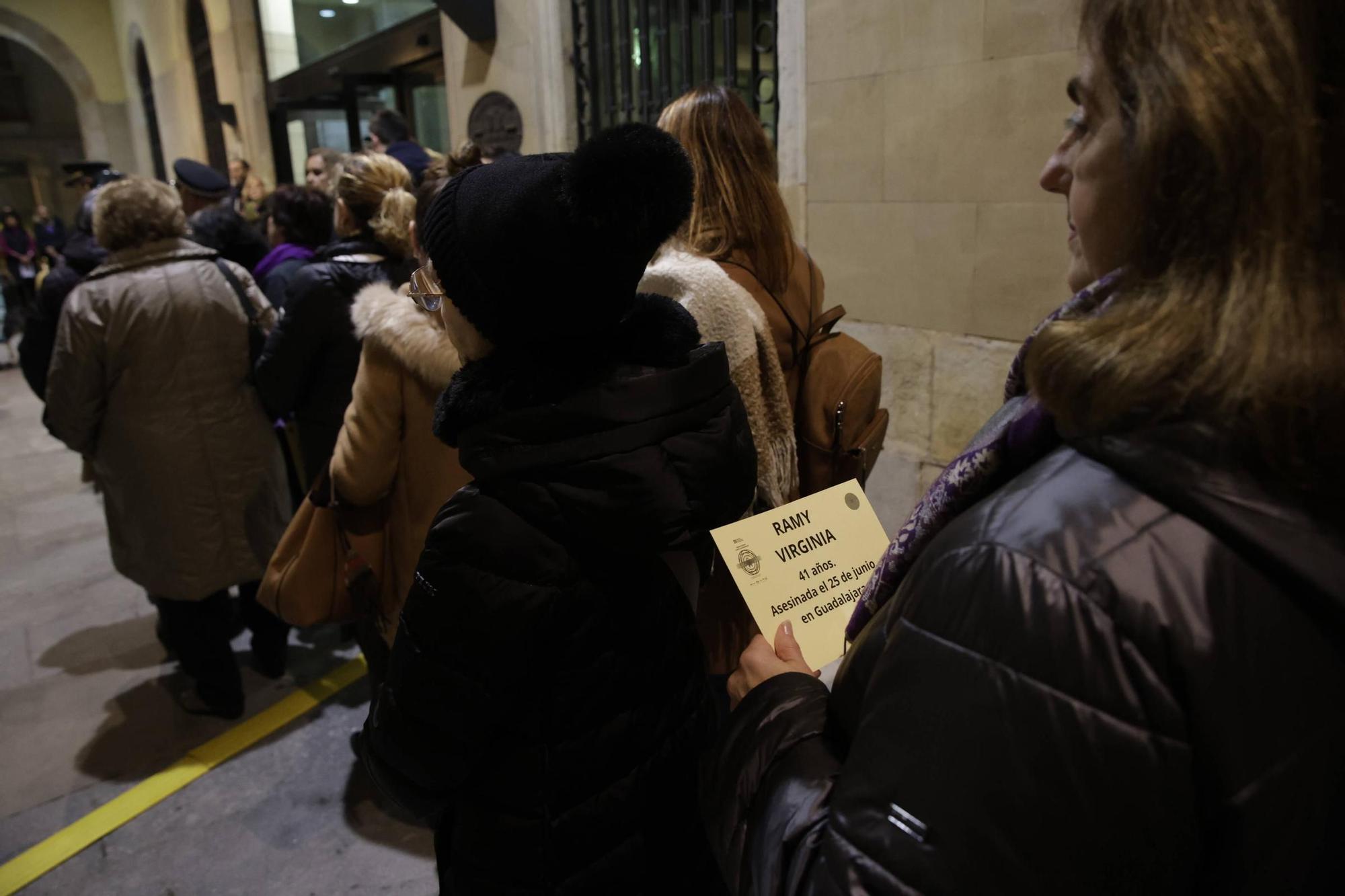 La concentración por el 25N en Gijón, en imágenes