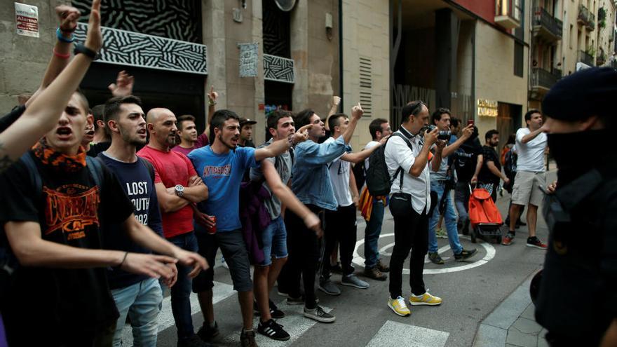 Noche de acoso a Policía y Guardia Civil en Cataluña