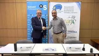 Banco Sabadell renueva su compromiso con la AEHTC para potenciar más de 140 negocios en Torrevieja y Comarca