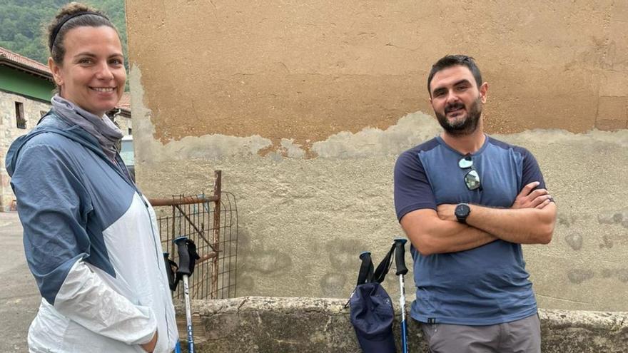 Los hermanos Irene y Pablo Sánchez, minutos después de terminar la etapa en Pajares. | C. M. B.