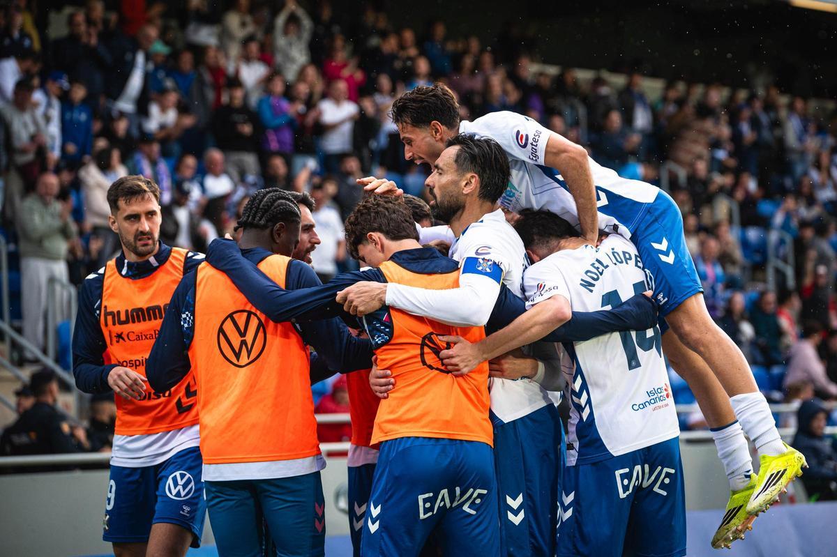 La celebración del gol en el partido ante el Osasuna Promesas.