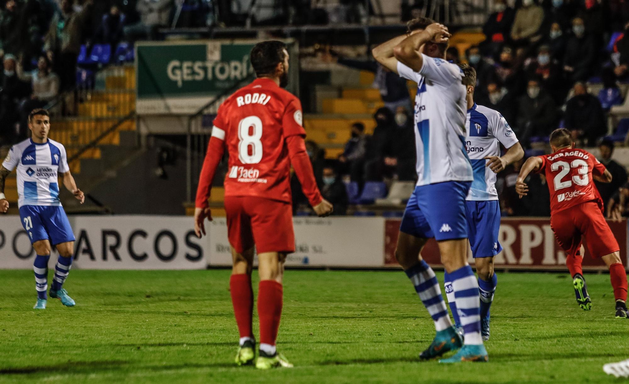 Tercer pinchazo seguido del Alcoyano (0-2)