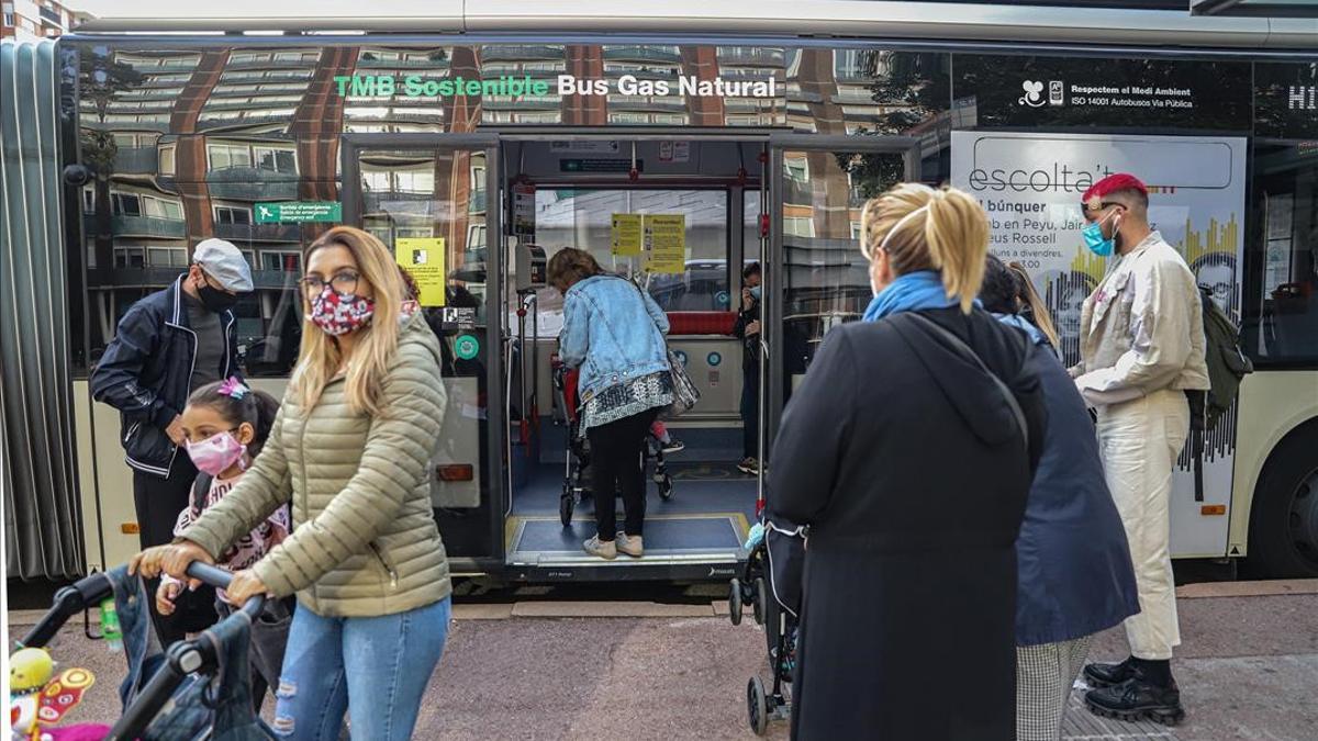 La pandemia reduce a la mitad el uso del transporte público en el año 2020