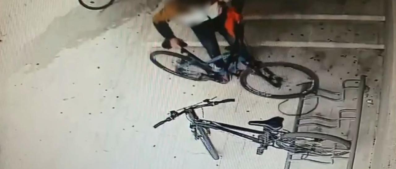 Detenido en Sant Joan por robar bicis y patinetes eléctricos