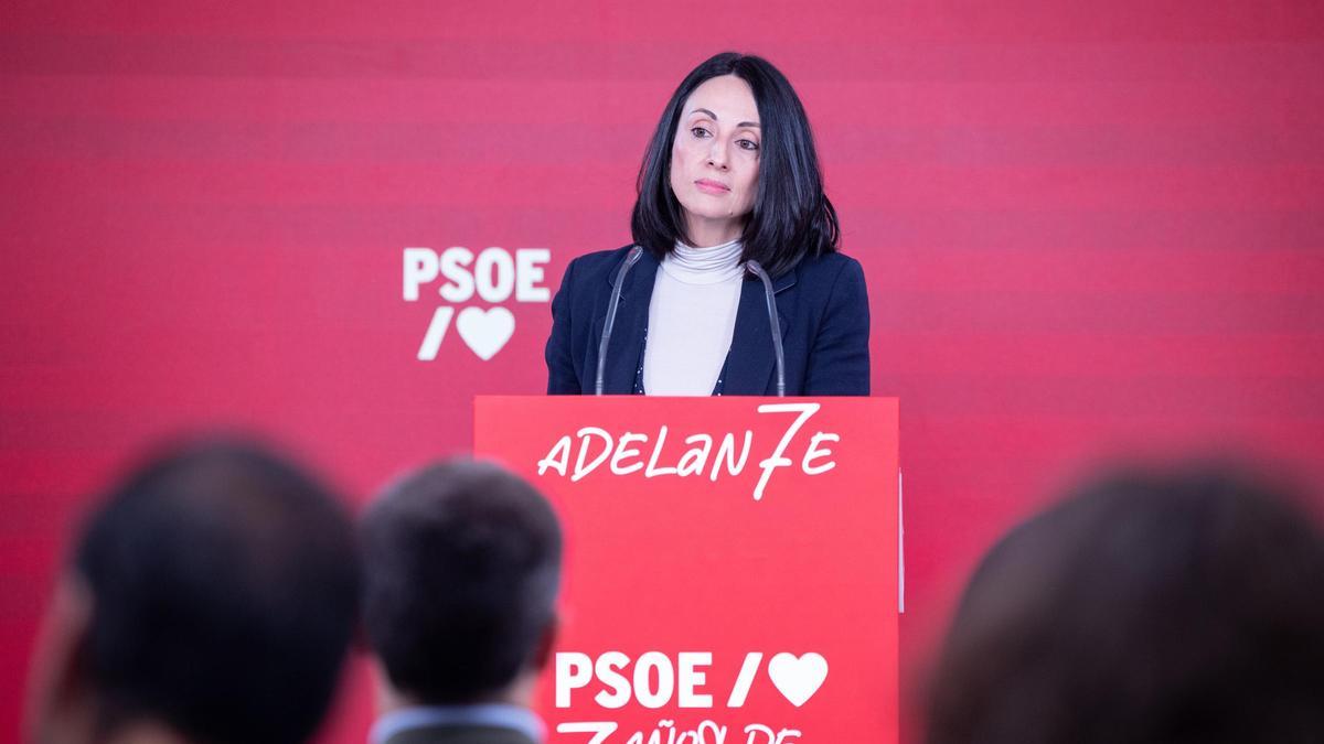La secretaria de Organización del PSOE, Rebeca Torró, en una comparecencia en la sede del PSOE en Ferraz.