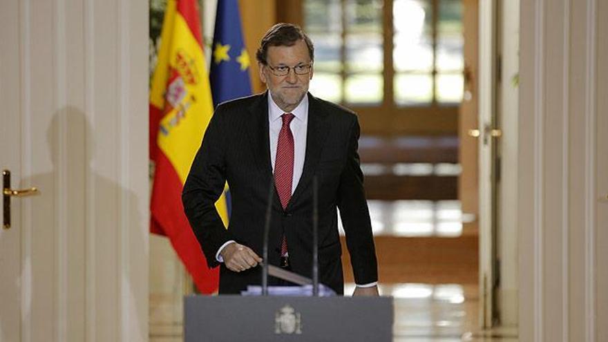 Rajoy pide a Puigdemont que &quot;no dé más pasos contrarios al sentido común&quot;