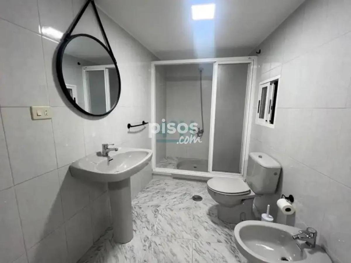 Algunas imágenes del chalet con piscina a la venta en Coles Algunas imágenes del chalet con piscina a la venta en Coles