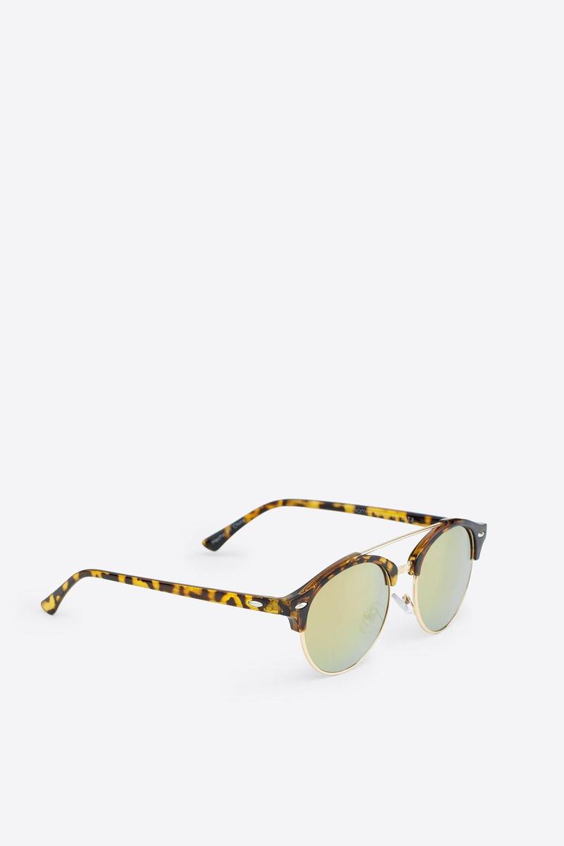 Gafas de sol (precio: 19,99 euros)