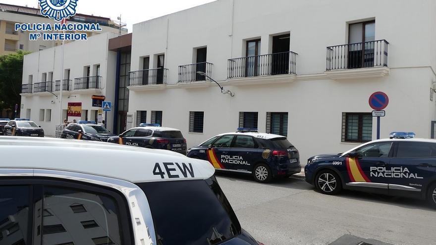 Detenidos dos jóvenes en Estepona por una decena de robos en coches y en el interior de garajes