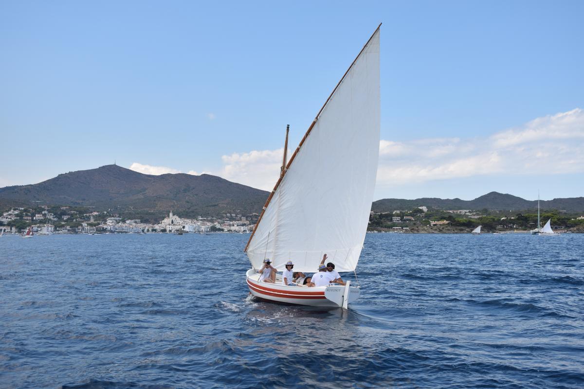 La barca Kuyunut i el patró Jaume Amengual vingut des de Mallorca La barca Kuyunut i el patró Jaume Amengual vingut des de Mallorca