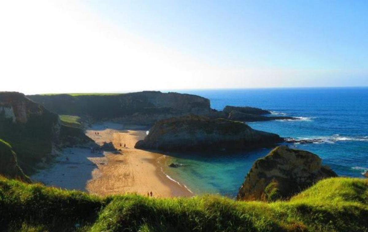 Por la izquierda, playas de Mexota, Peñarronda y San Pedro de Bocamar. | Cedida a Lne / Reproducción de T. C. / P. D. | ANA PAZ PAREDES