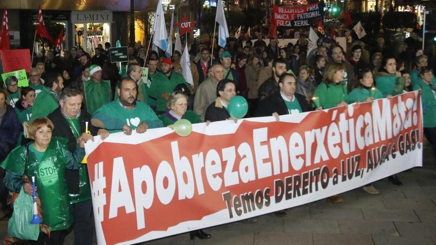 Manifestación contra la pobreza energética en Vigo. // A. Villar