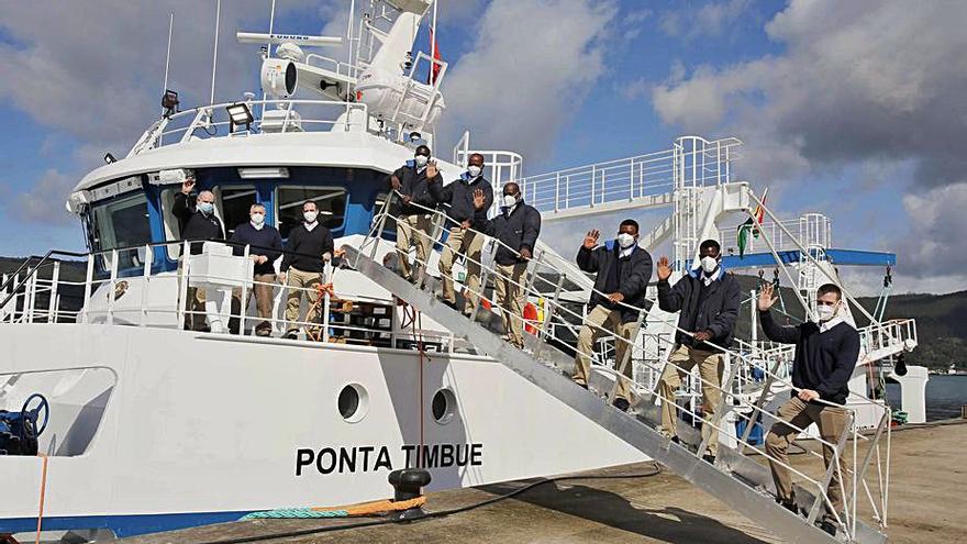 Buena proa, “Ponta Timbué” 
Menos de un mes después de que el Ponta Macalonga iniciase su viaje rumbo a Beira, Nueva Pescanova celebró ayer, en su sede de Chapela, el acto de entrega de su nuevo barco para Pescamar, su filial en Mozambique. Se trata del Ponta Timbué, un tangonero congelador que en los próximos días partirá hacia su destino para unirse a la campaña de pesca de langostino. Es el penúltimo de los siete barcos encargados por el grupo a Armón. | NPVA