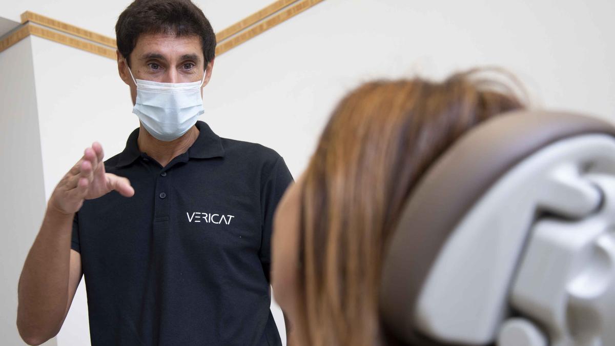 El Dr. Alberto Vericat ha creado un protocolo de trabajo que hace de la técnica de implantes y dientes fijos en un día un método predecible y fiable.