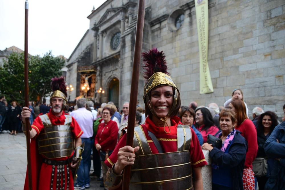 Recreacion de la Semana Santa de Cangas para el encuentro de cofradias que tuvo que ser acortado por las lluvias