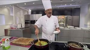 Les imatges d’Arguiñano dóna el seu punt de vista sobre la crisi en el seu programa de televisió de cuina.