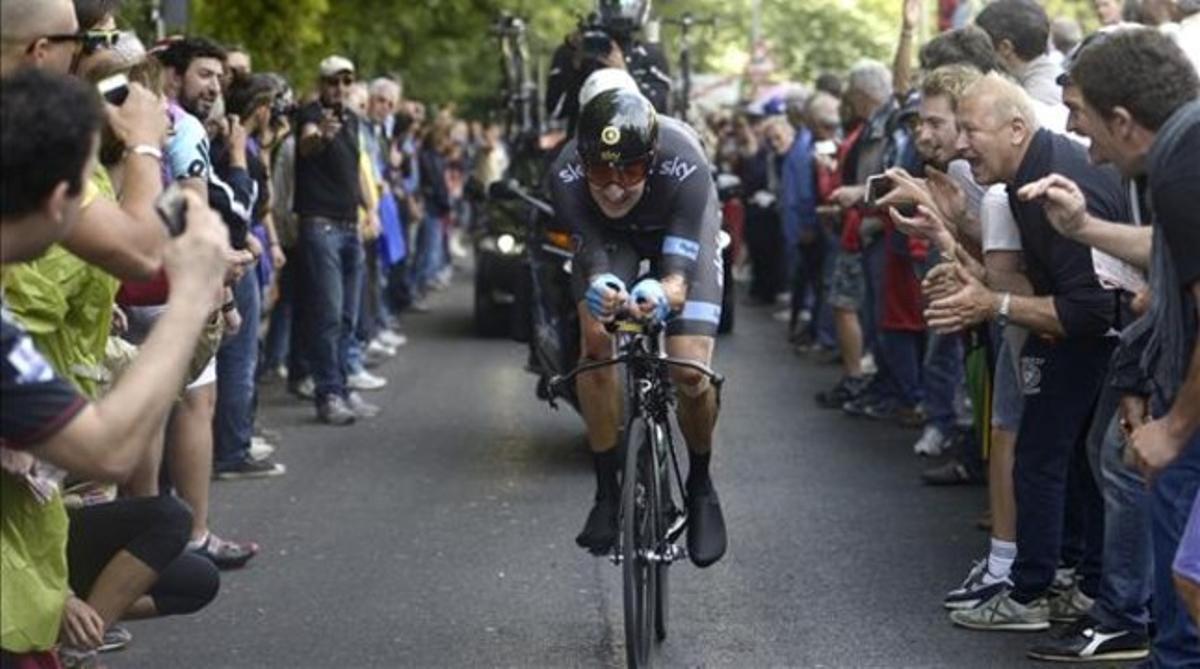 Wiggins, en ple esforç en la contrarellotge.