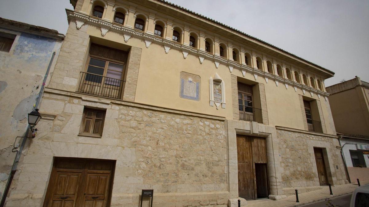 Fachada principal del Palau del Marqués de Sant Josep de Otos.