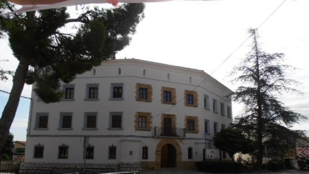 Un edificio singular en Torrevelilla, sin uso según la Administración, que es su propietario.