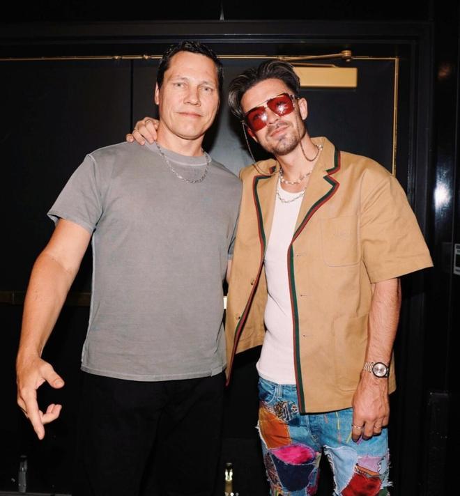 Grealish, junto a DJ Tiesto después de uno de sus shows