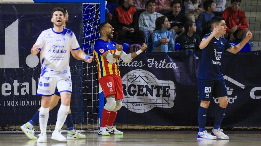 Pereira celebra una de sus intervenciones en el partido de este domingo en el Palau.