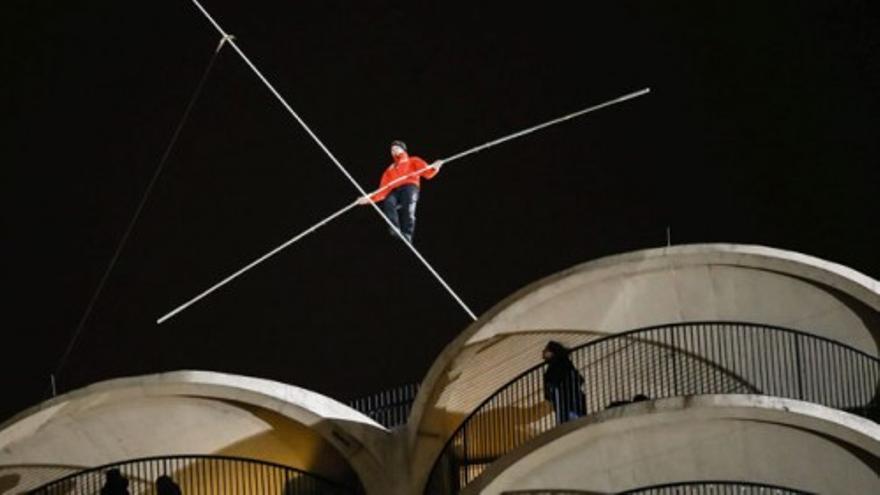 El funambulista Nik Wallenda logra dos nuevos récords