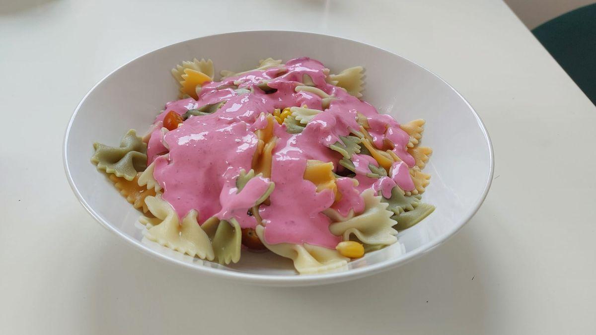 La salsa rosa que no engorda: no lleva mayonesa y es el aliño perfecto para ensaladas