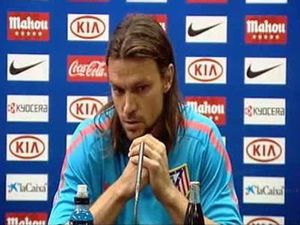 El defensa de l’Atlètic de Madrid Tomas Ujfalusi ha assegurat a la roda de premsa: Ho sento, volia demanar disculpes públicament perquè sincerament no va ser la meva intenció. Espero que es recuperi aviat.