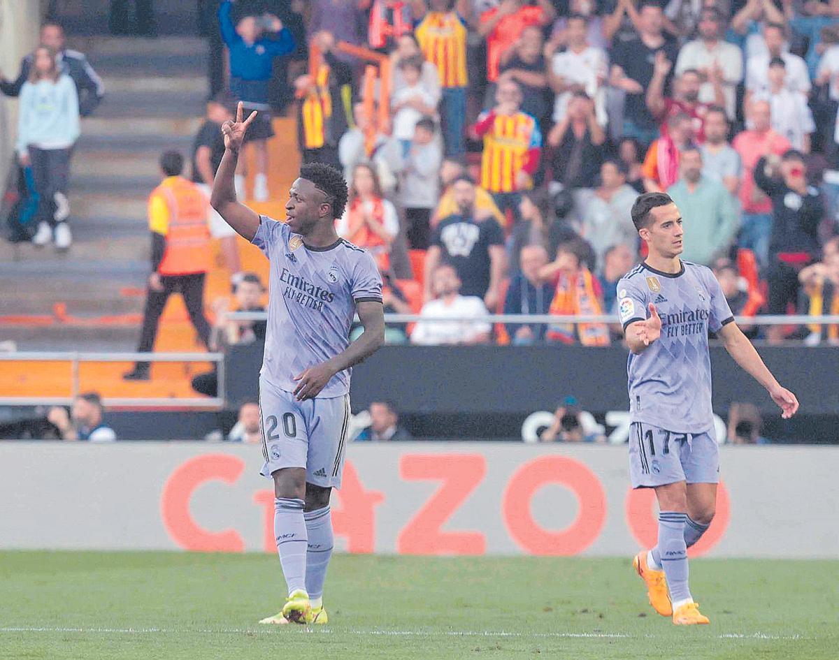 Vinícius se marchó del campo haciendo gestos de 'A Segunda' a los aficionados del Valencia CF