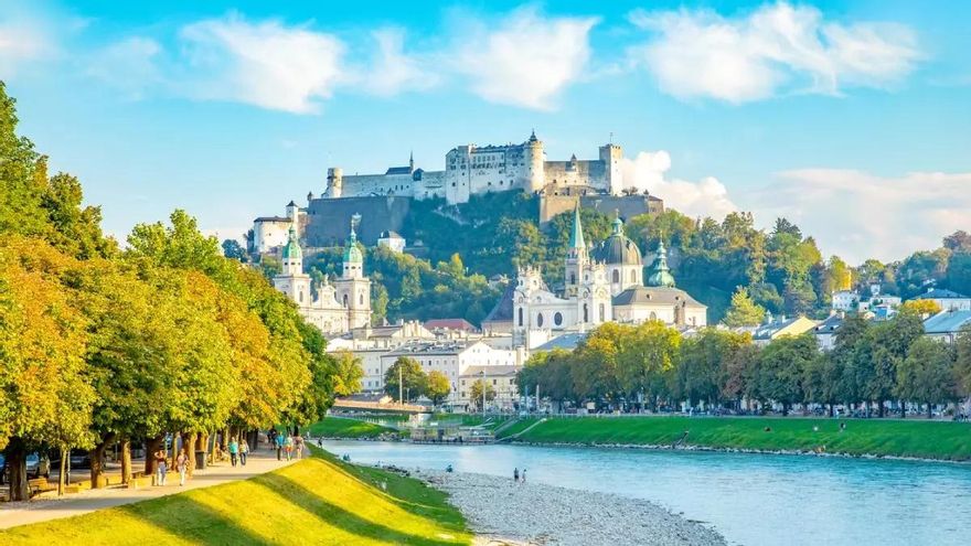 Estas son las delicias de Salzburgo: el mejor pollo empanado frito, el suflé de las montañas y un licor de hierbas casero