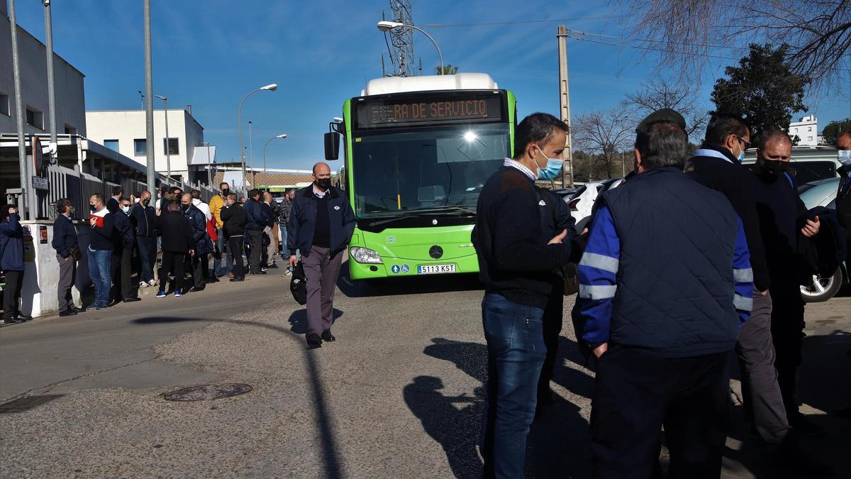 Los trabajadores de Aucorsa inician una huelga con un 100% de seguimiento