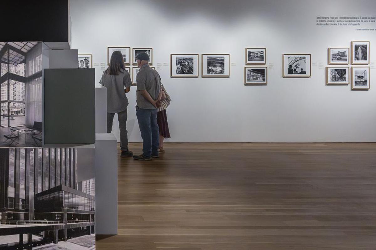 Pasillo de la exposición 'Madrid en construcción, 1940-1985'