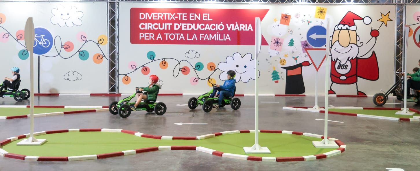 Los más pequeños disfrutan en Expojove de las vacaciones navideñas