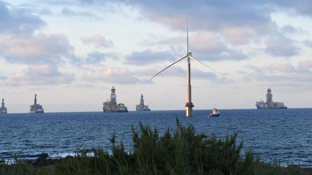 Aerogenerador ’off shore’ ubicado en la costa de Telde.