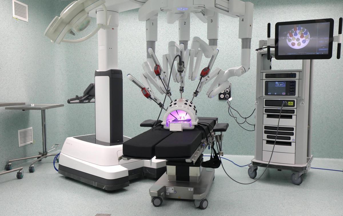 El robot Da Vinci del hospital Miguel Servet.